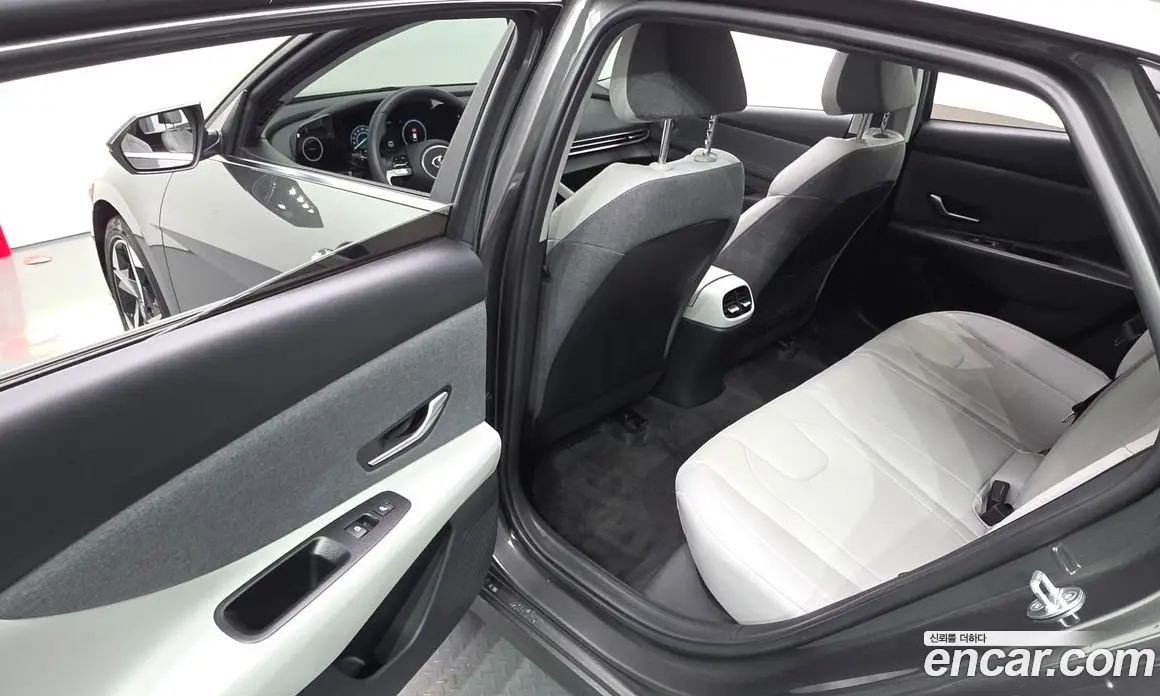 Hyundai Avante 2023 1.6 автомат (гидро), фото 18
