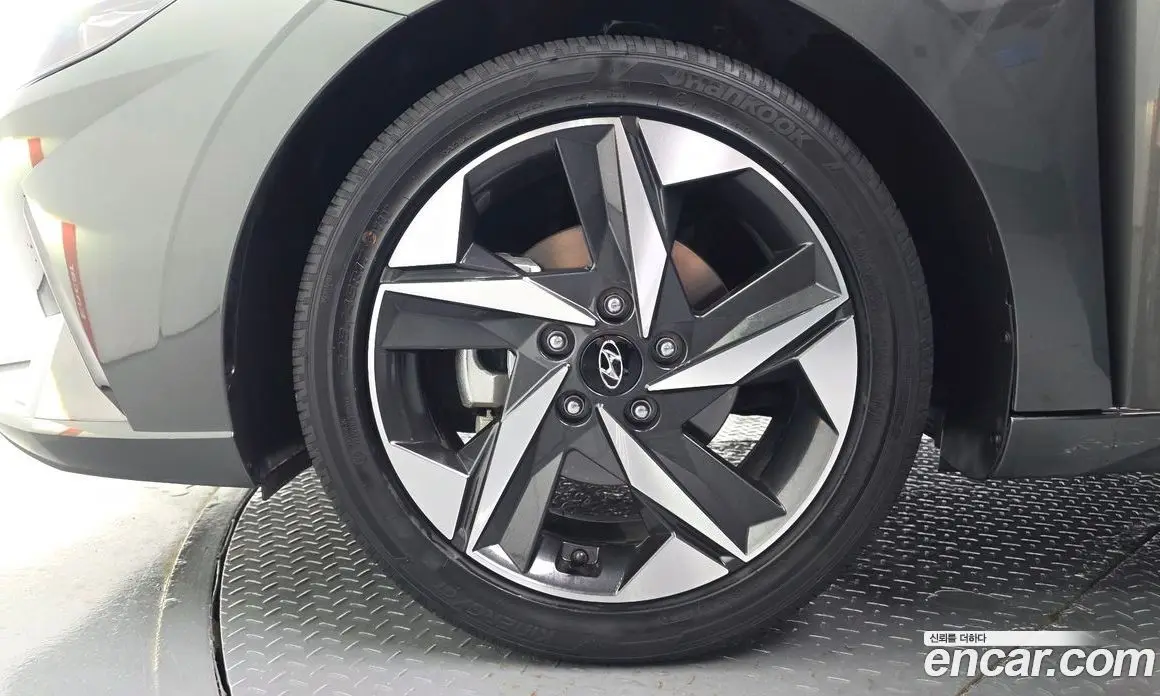 Hyundai Avante 2023 1.6 автомат (гидро), фото 5