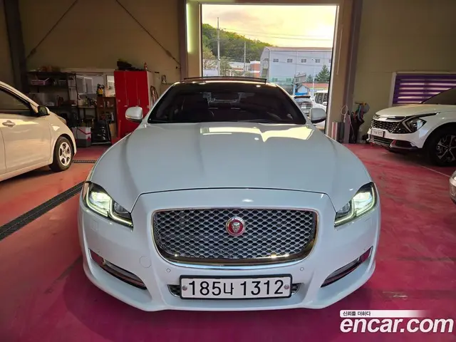 Jaguar XJ 2017 3.0 автомат (гидро), миниатюра 3 Jaguar XJ 2017 3.0 автомат (гидро), миниатюра 3