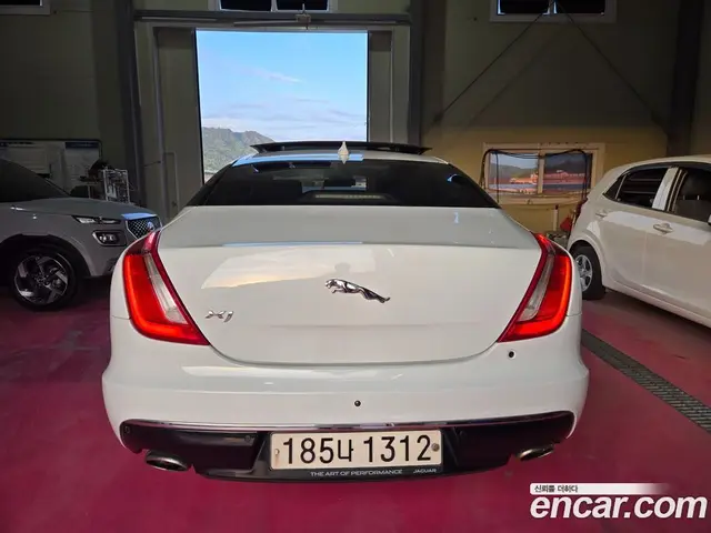 Jaguar XJ 2017 3.0 автомат (гидро), миниатюра 4 Jaguar XJ 2017 3.0 автомат (гидро), миниатюра 4