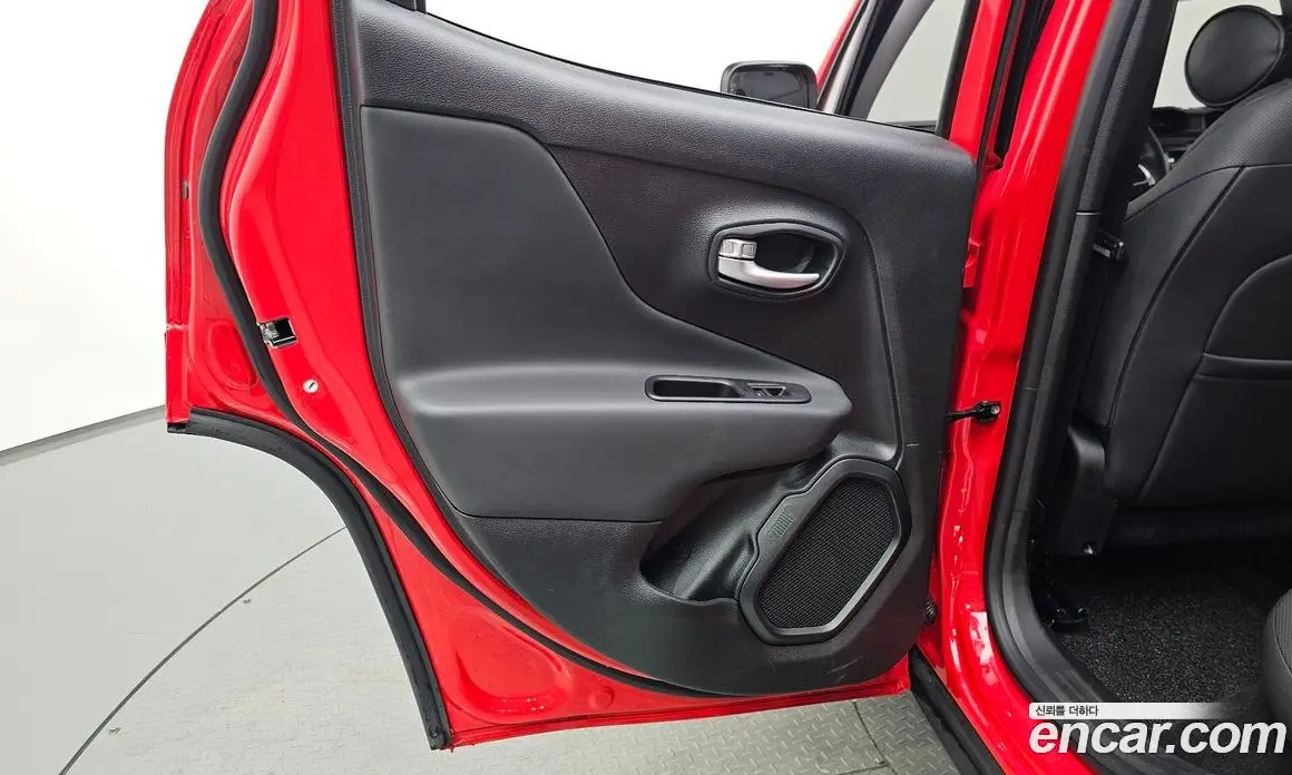 Jeep Renegade 2023 1.3 автомат (гидро), фото 14 Jeep Renegade 2023 1.3 автомат (гидро), фото 14