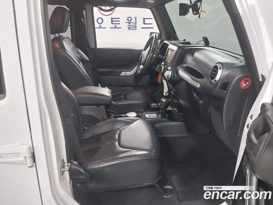Jeep Wrangler 2013 2.8 автомат (гидро), фото 13 Jeep Wrangler 2013 2.8 автомат (гидро), фото 13