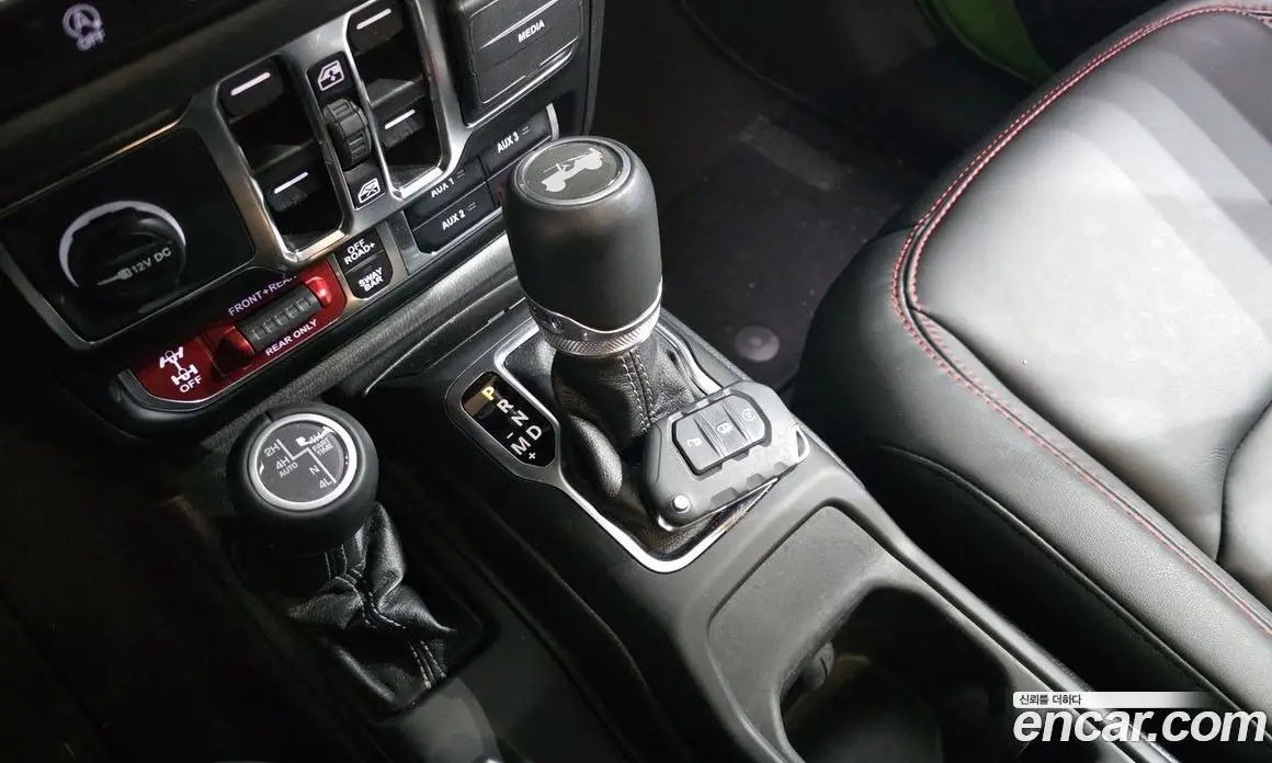 Jeep Wrangler 2025 2.0 автомат (гидро), фото 12 Jeep Wrangler 2025 2.0 автомат (гидро), фото 12