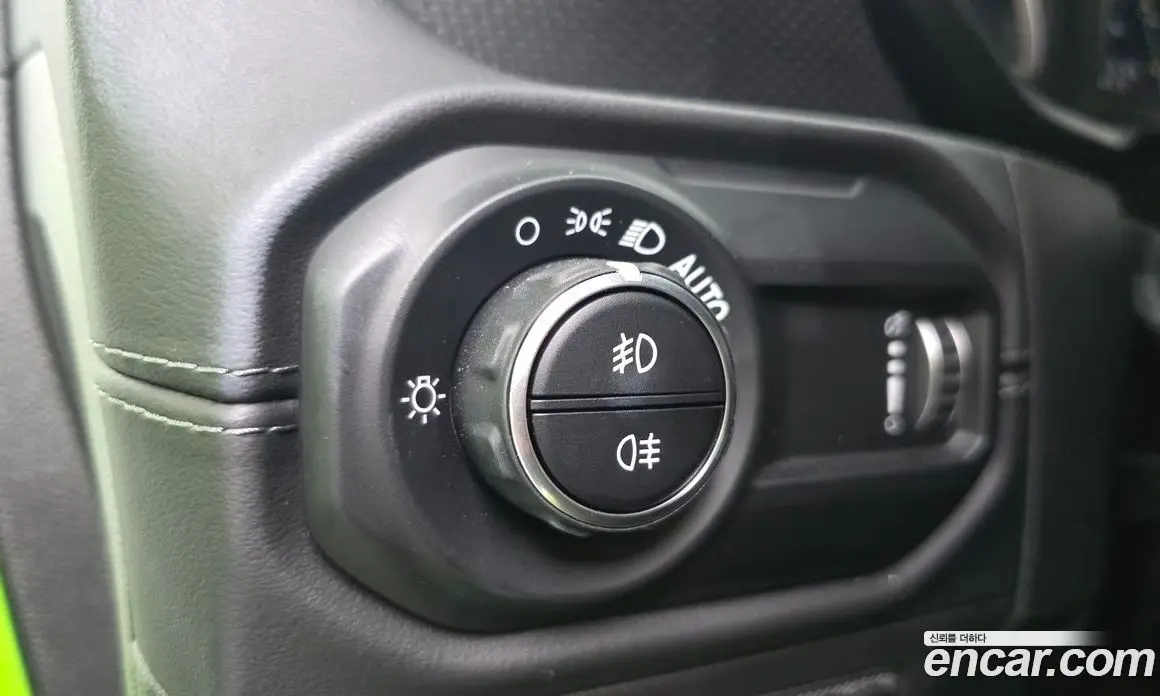 Jeep Wrangler 2025 2.0 автомат (гидро), фото 23 Jeep Wrangler 2025 2.0 автомат (гидро), фото 23