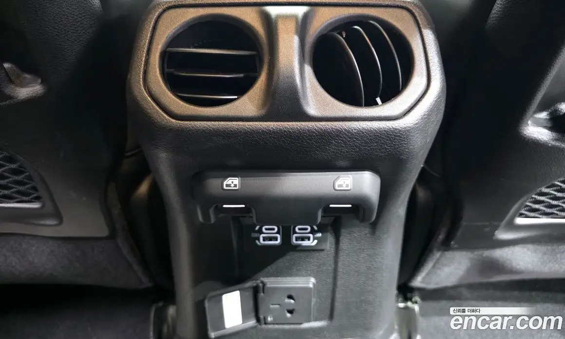 Jeep Wrangler 2025 2.0 автомат (гидро), фото 27 Jeep Wrangler 2025 2.0 автомат (гидро), фото 27