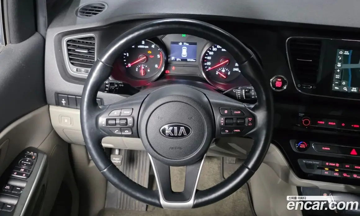 Kia Carnival 2020 2.2 автомат (гидро), фото 13