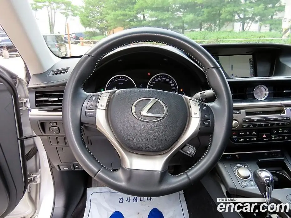 Lexus ES 2014 2.5 автомат (вариатор), фото 8 Lexus ES 2014 2.5 автомат (вариатор), фото 8