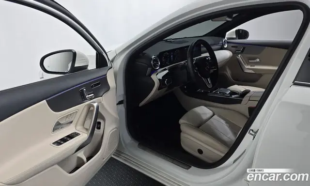 Mercedes-Benz A-Class 2022 2.0 автомат (гидро), миниатюра 12