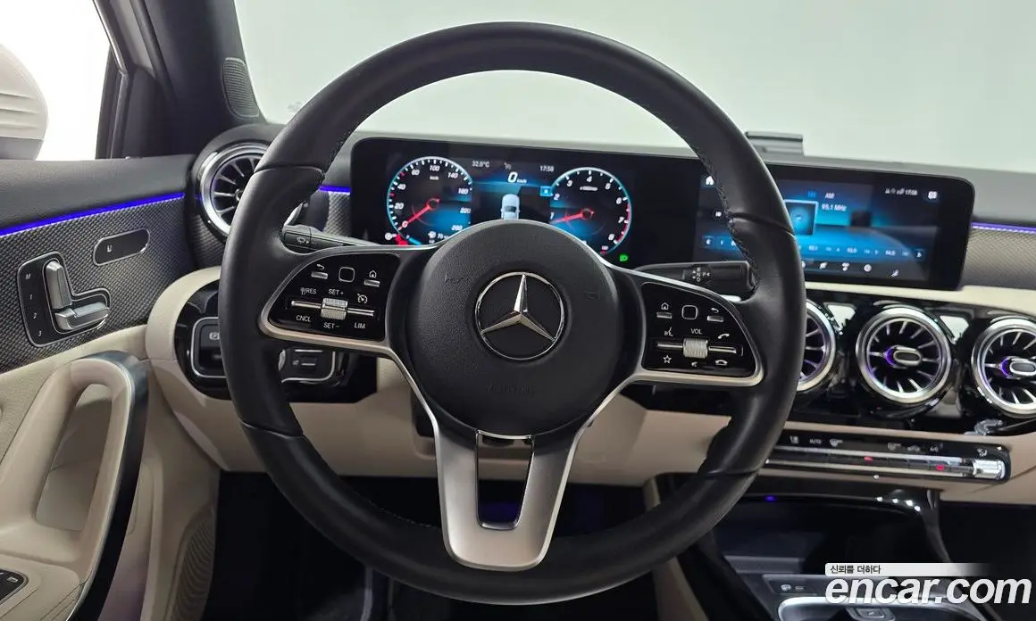 Mercedes-Benz A-Class 2022 2.0 автомат (гидро), фото 18 Mercedes-Benz A-Class 2022 2.0 автомат (гидро), фото 18