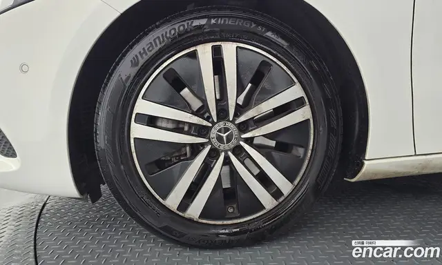 Mercedes-Benz A-Class 2022 2.0 автомат (гидро), миниатюра 4 Mercedes-Benz A-Class 2022 2.0 автомат (гидро), миниатюра 4