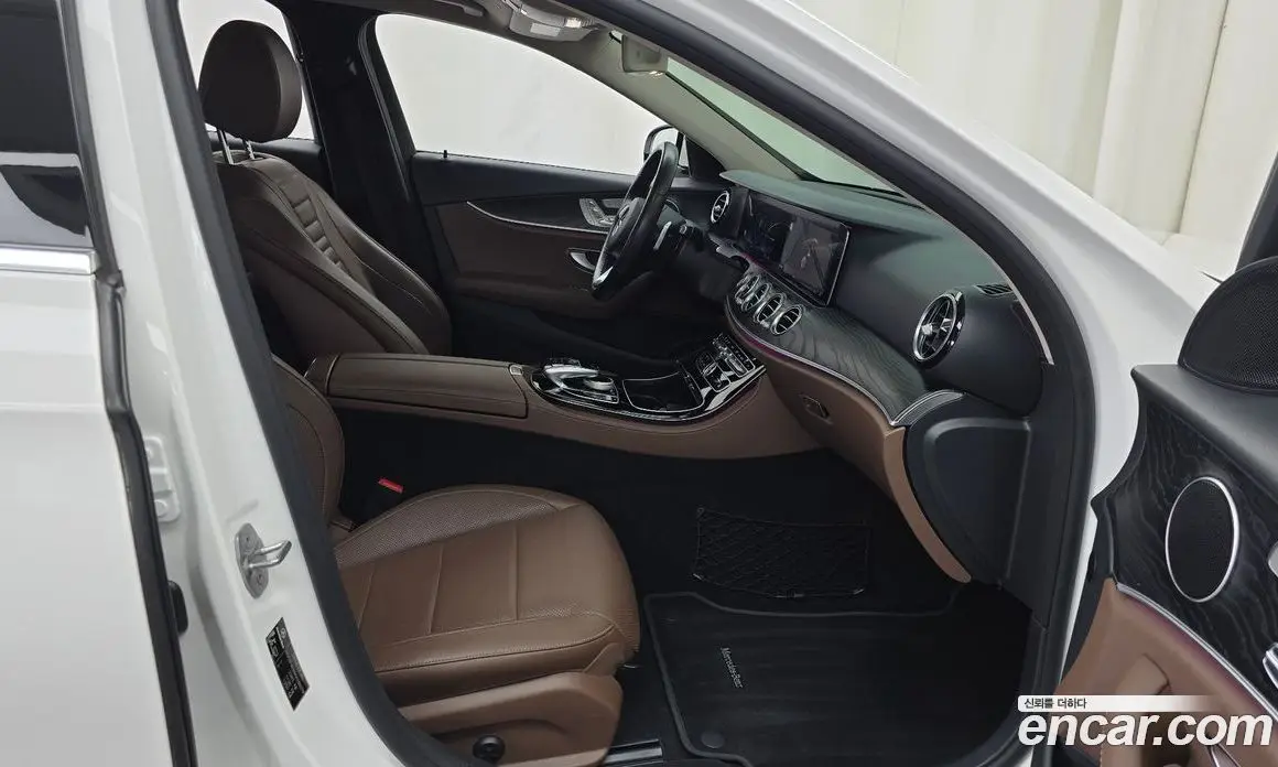 Mercedes-Benz E-Class 2017 2.0 автомат (гидро), фото 16 Mercedes-Benz E-Class 2017 2.0 автомат (гидро), фото 16