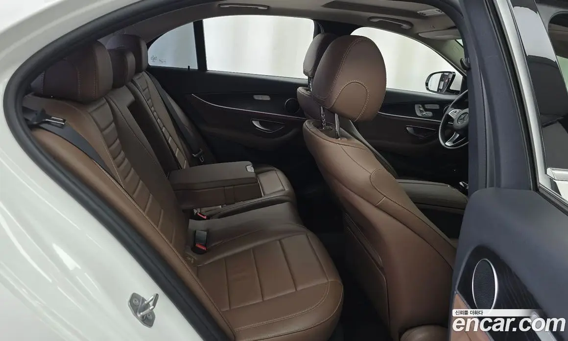 Mercedes-Benz E-Class 2017 2.0 автомат (гидро), фото 17 Mercedes-Benz E-Class 2017 2.0 автомат (гидро), фото 17