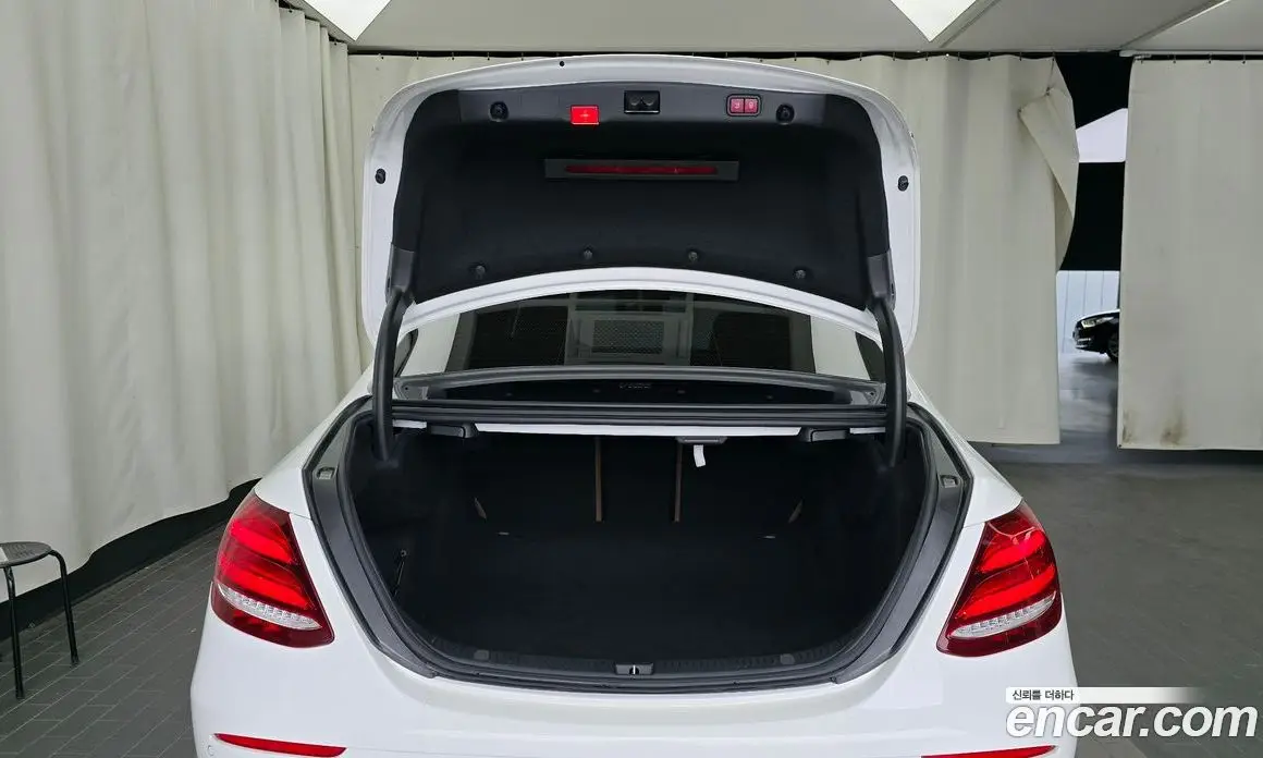 Mercedes-Benz E-Class 2017 2.0 автомат (гидро), фото 26 Mercedes-Benz E-Class 2017 2.0 автомат (гидро), фото 26