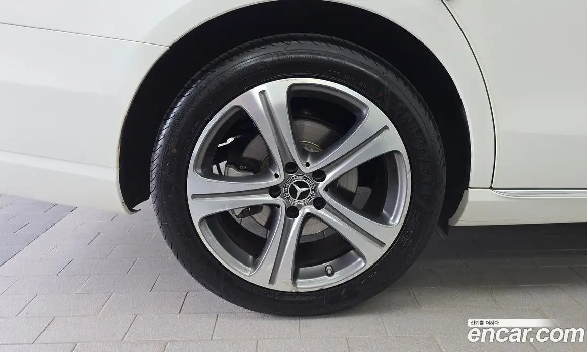 Mercedes-Benz E-Class 2017 2.0 автомат (гидро), фото 5 Mercedes-Benz E-Class 2017 2.0 автомат (гидро), фото 5