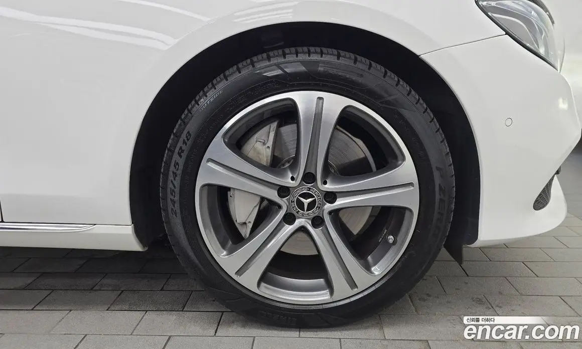 Mercedes-Benz E-Class 2017 2.0 автомат (гидро), фото 7 Mercedes-Benz E-Class 2017 2.0 автомат (гидро), фото 7