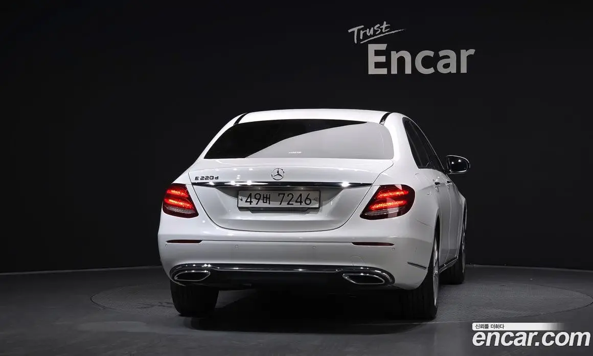 Mercedes-Benz E-Class 2017 1.9 автомат (гидро), фото 4