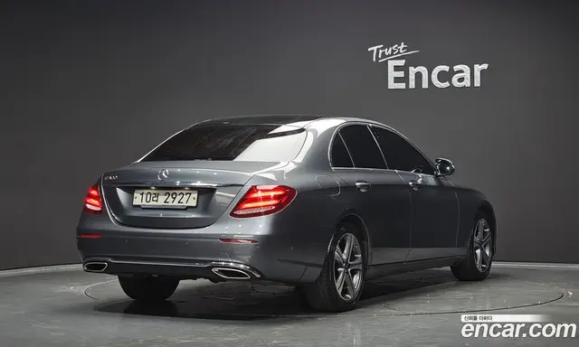 Mercedes-Benz E-Class 2018 2.0 автомат (гидро), миниатюра 2