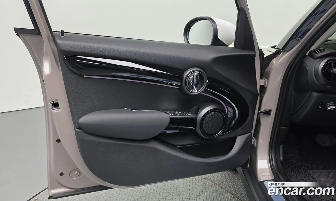 Mini Cooper 2023 1.5 автомат (гидро), фото 14
