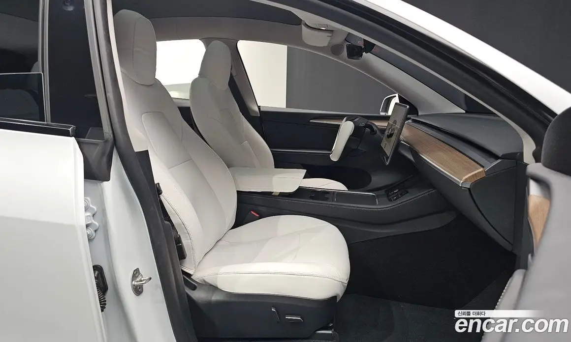 Tesla Model Y 2024 0.2 автомат (гидро), фото 13