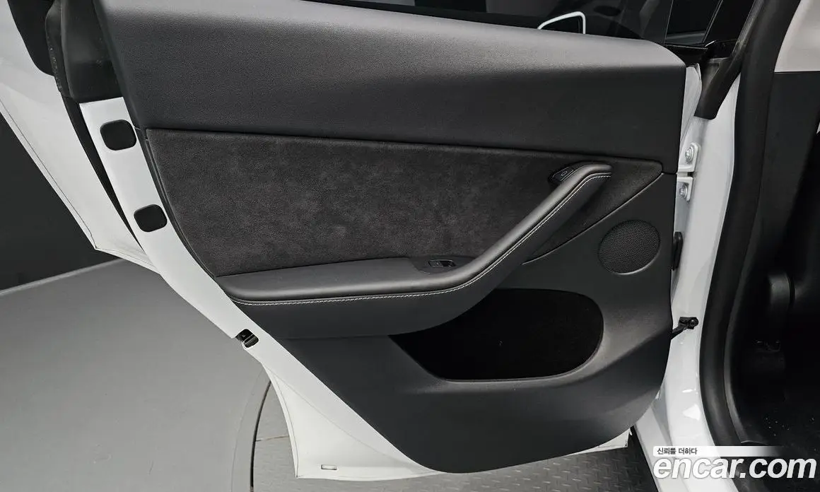 Tesla Model Y 2024 0.2 автомат (гидро), фото 15