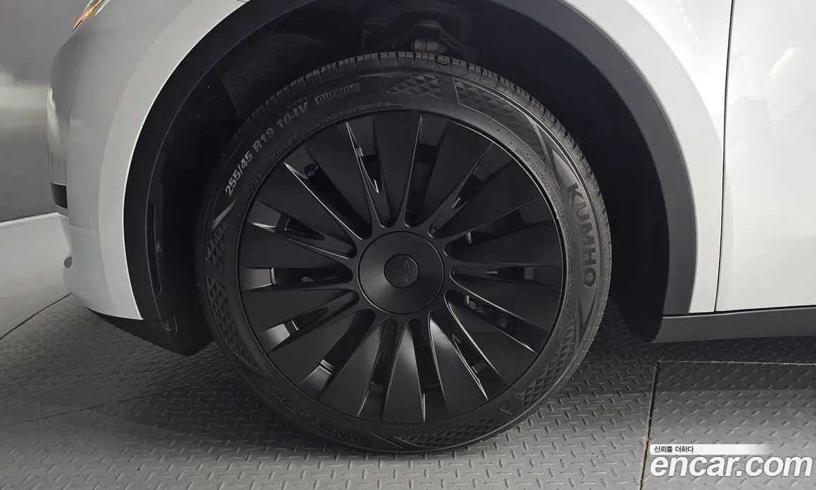 Tesla Model Y 2024 0.2 автомат (гидро), фото 5
