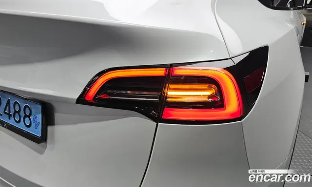 Tesla Model Y 2024 0.2 автомат (гидро), миниатюра 9