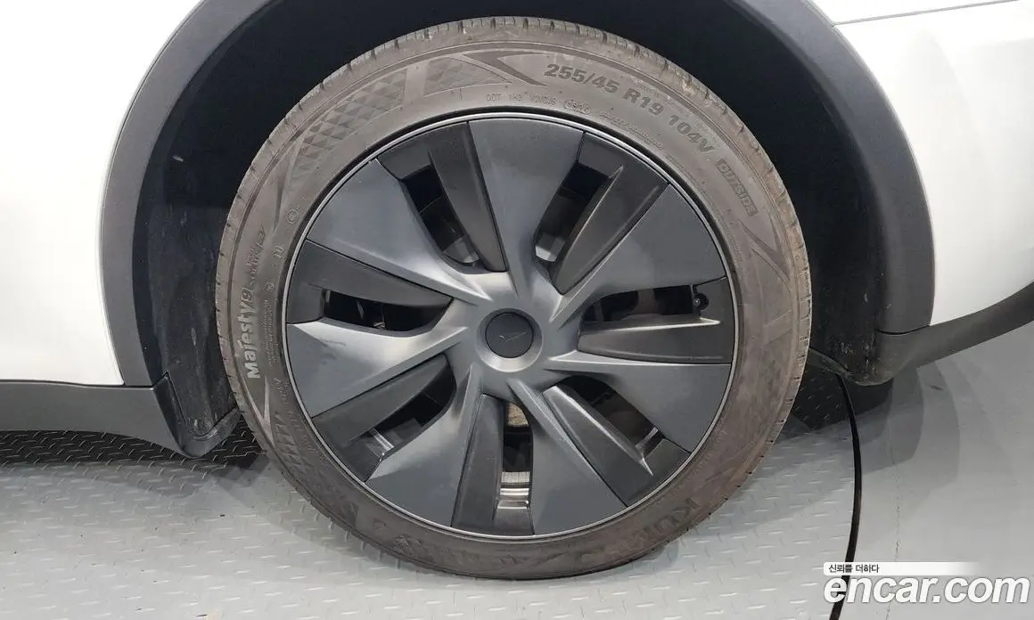 Tesla Model Y 2025 0.2 автомат (гидро), фото 7 Tesla Model Y 2025 0.2 автомат (гидро), фото 7
