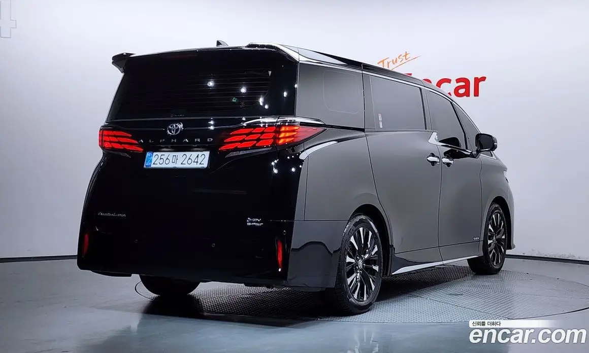 Toyota Alphard 2025 2.5 автомат (гидро), фото 2 Toyota Alphard 2025 2.5 автомат (гидро), фото 2