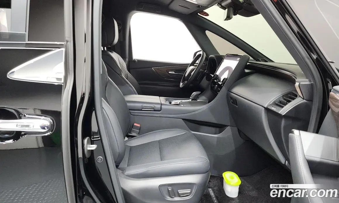 Toyota Alphard 2025 2.5 автомат (гидро), фото 16 Toyota Alphard 2025 2.5 автомат (гидро), фото 16