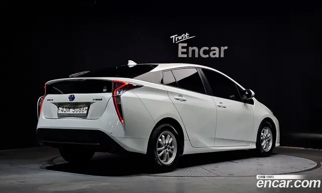 Toyota Prius 2017 1.8 автомат (гидро), миниатюра 2 Toyota Prius 2017 1.8 автомат (гидро), миниатюра 2
