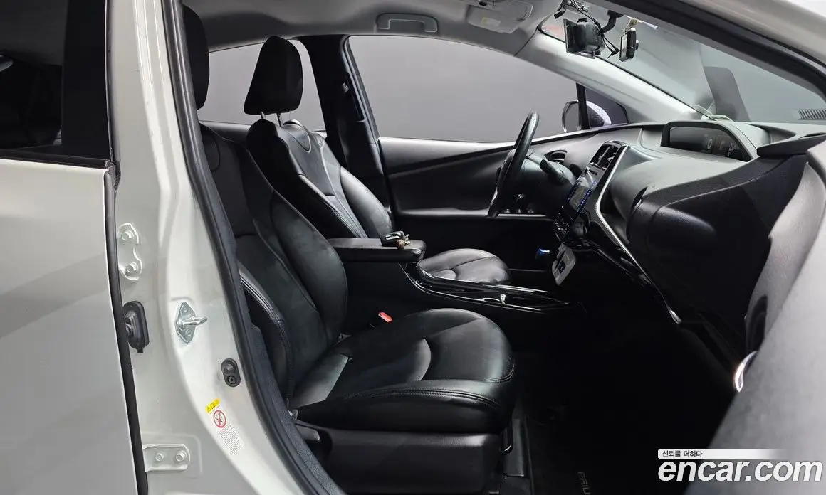 Toyota Prius 2017 1.8 автомат (гидро), фото 11 Toyota Prius 2017 1.8 автомат (гидро), фото 11