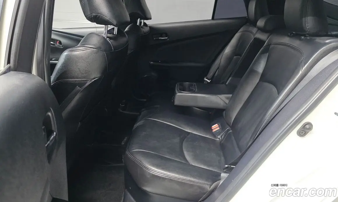 Toyota Prius 2017 1.8 автомат (гидро), фото 12 Toyota Prius 2017 1.8 автомат (гидро), фото 12