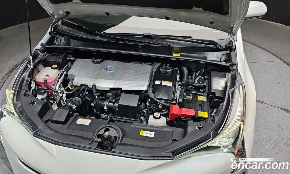 Toyota Prius 2017 1.8 автомат (гидро), фото 6 Toyota Prius 2017 1.8 автомат (гидро), фото 6