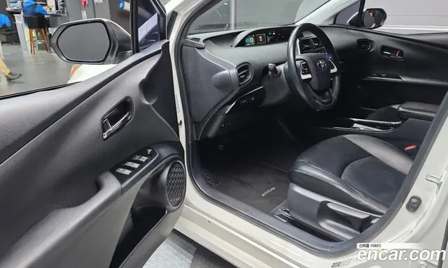 Toyota Prius 2017 1.8 автомат (гидро), миниатюра 10 Toyota Prius 2017 1.8 автомат (гидро), миниатюра 10