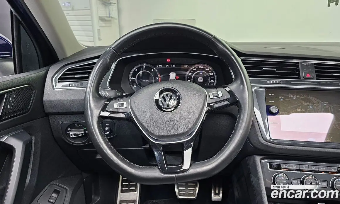 Volkswagen Tiguan 2018 2.0 автомат (гидро), фото 13 Volkswagen Tiguan 2018 2.0 автомат (гидро), фото 13