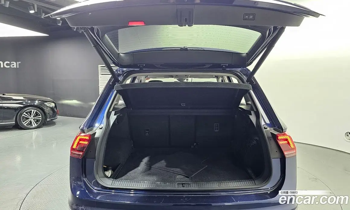 Volkswagen Tiguan 2018 2.0 автомат (гидро), фото 20 Volkswagen Tiguan 2018 2.0 автомат (гидро), фото 20