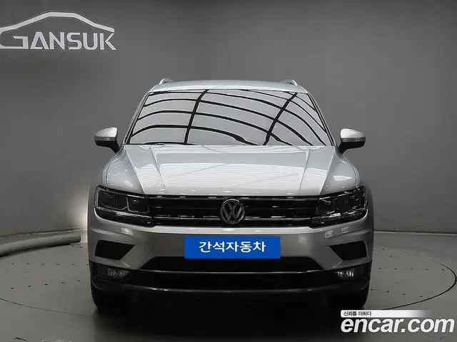 Volkswagen Tiguan 2018 2.0 автомат (гидро), миниатюра 1 Volkswagen Tiguan 2018 2.0 автомат (гидро), миниатюра 1