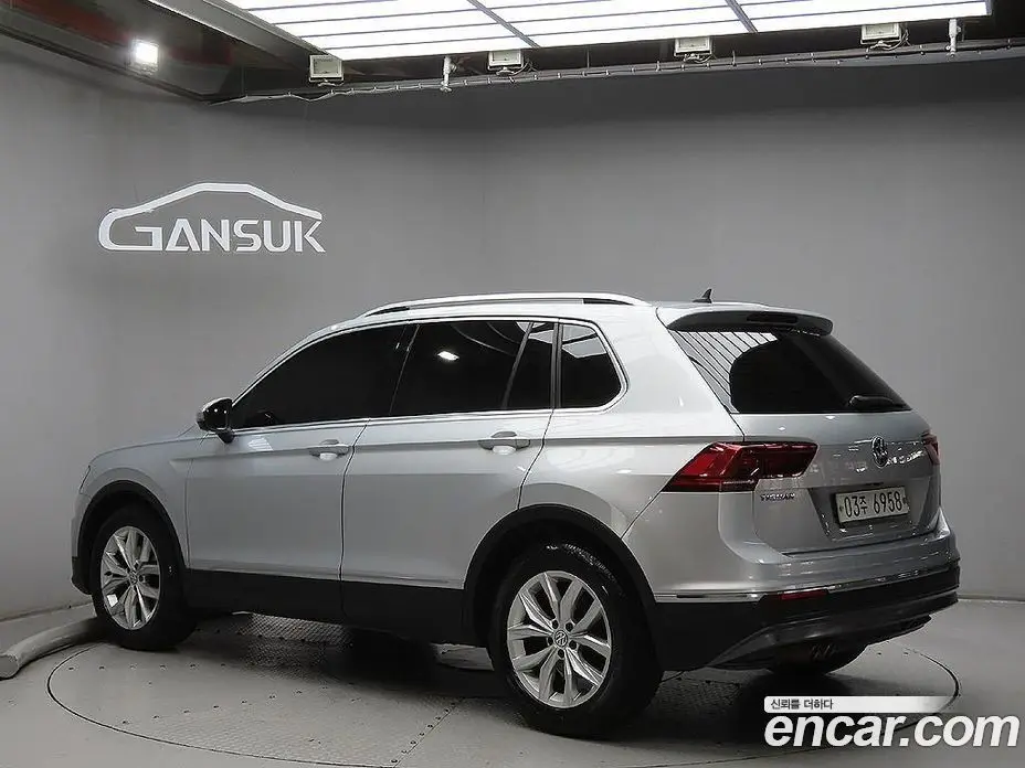 Volkswagen Tiguan 2018 2.0 автомат (гидро), фото 3 Volkswagen Tiguan 2018 2.0 автомат (гидро), фото 3