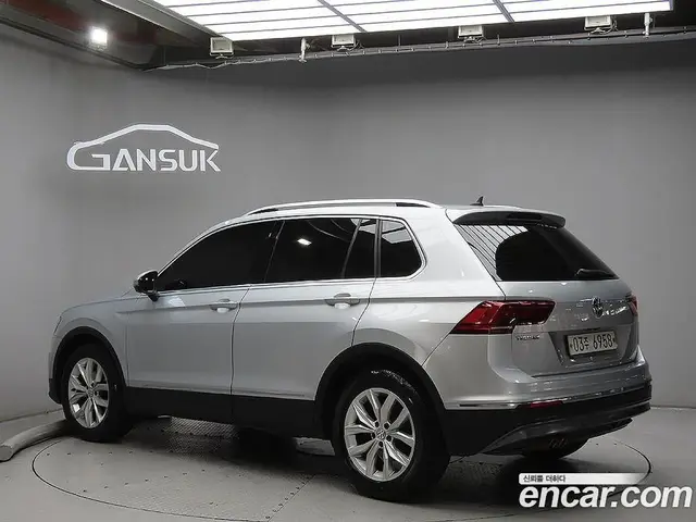 Volkswagen Tiguan 2018 2.0 автомат (гидро), миниатюра 3 Volkswagen Tiguan 2018 2.0 автомат (гидро), миниатюра 3