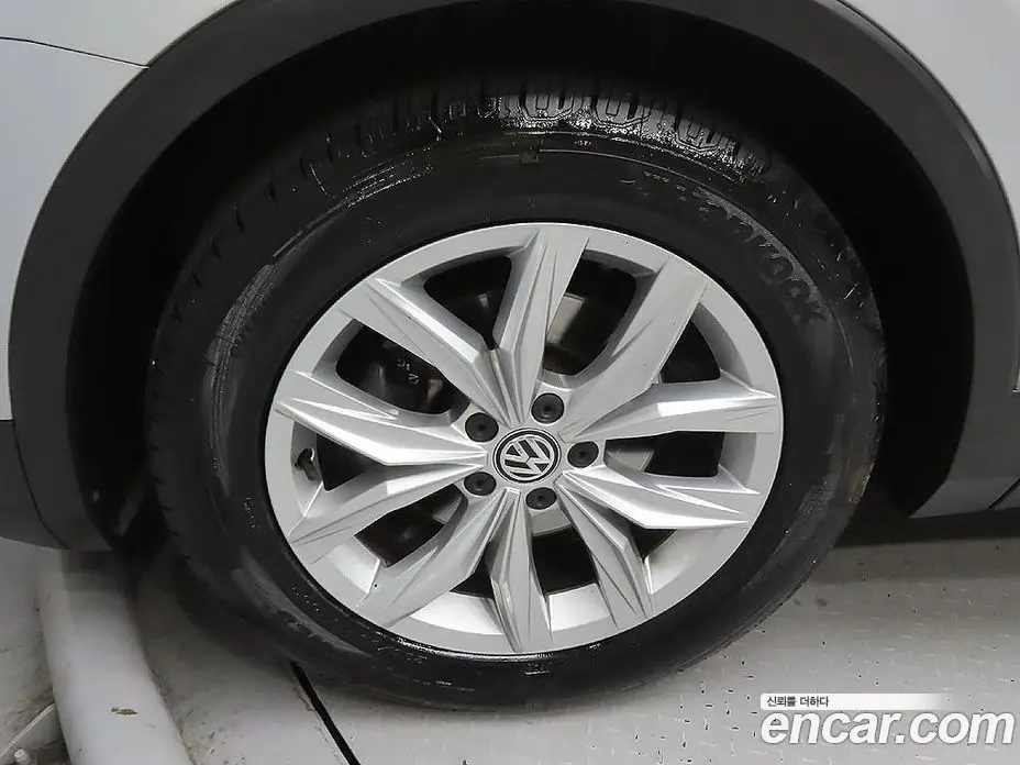 Volkswagen Tiguan 2018 2.0 автомат (гидро), фото 5 Volkswagen Tiguan 2018 2.0 автомат (гидро), фото 5