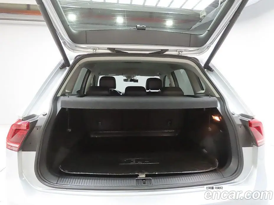 Volkswagen Tiguan 2018 2.0 автомат (гидро), фото 8 Volkswagen Tiguan 2018 2.0 автомат (гидро), фото 8