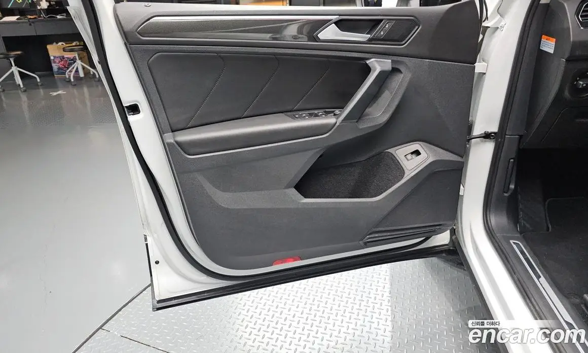 Volkswagen Tiguan 2022 2.0 автомат (гидро), фото 14 Volkswagen Tiguan 2022 2.0 автомат (гидро), фото 14