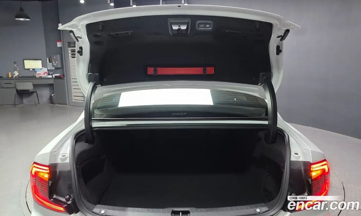 Volvo S90 2023 2.0 автомат (гидро), фото 25 Volvo S90 2023 2.0 автомат (гидро), фото 25