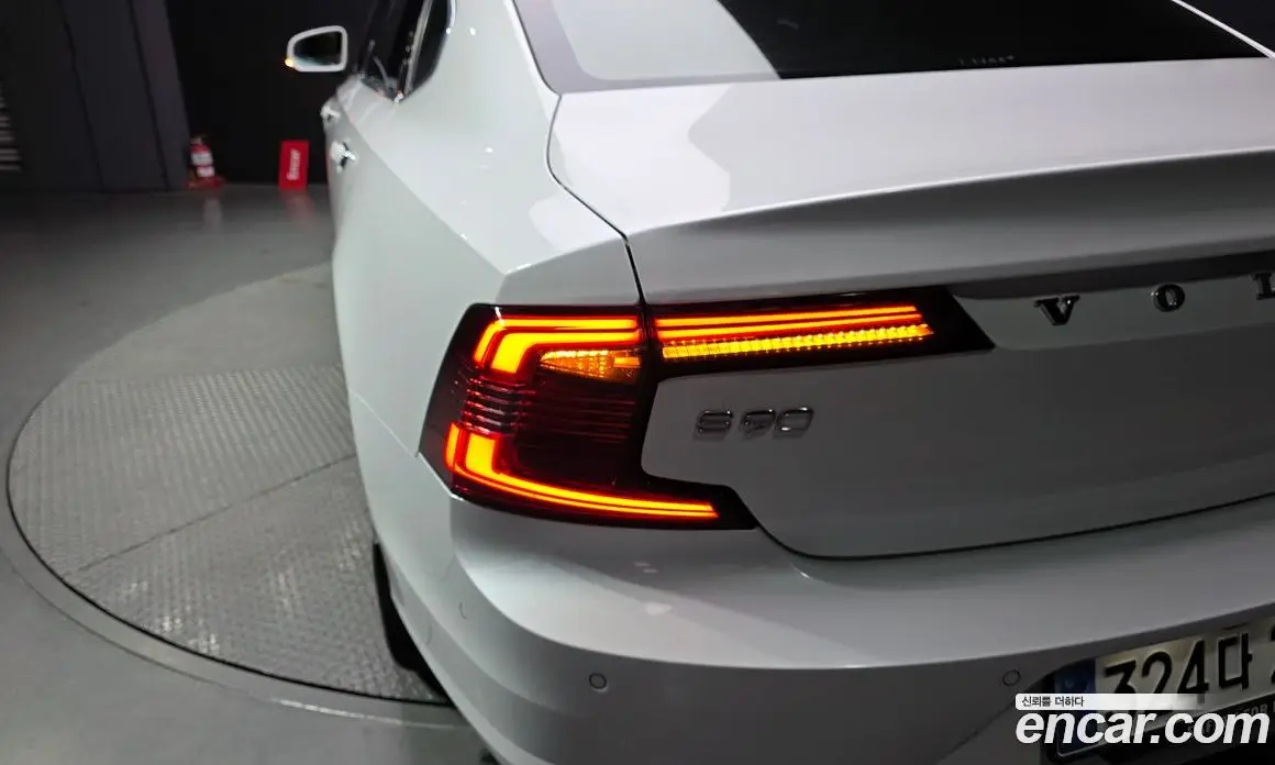 Volvo S90 2023 2.0 автомат (гидро), фото 8 Volvo S90 2023 2.0 автомат (гидро), фото 8