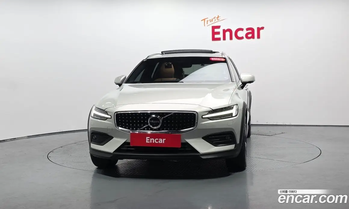 Volvo V60 2020 2.0 автомат (гидро), фото 2 Volvo V60 2020 2.0 автомат (гидро), фото 2