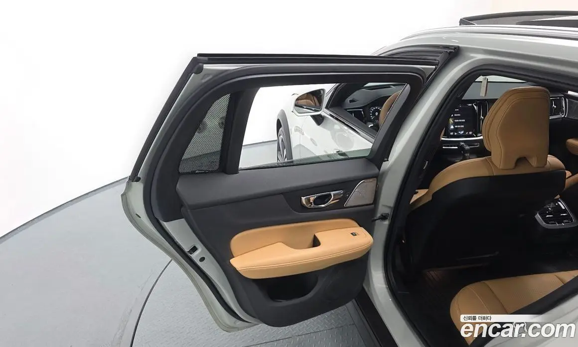 Volvo V60 2020 2.0 автомат (гидро), фото 14 Volvo V60 2020 2.0 автомат (гидро), фото 14