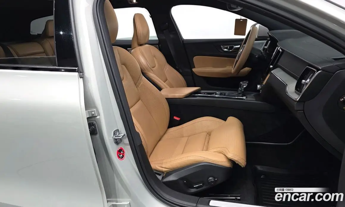 Volvo V60 2020 2.0 автомат (гидро), фото 16 Volvo V60 2020 2.0 автомат (гидро), фото 16