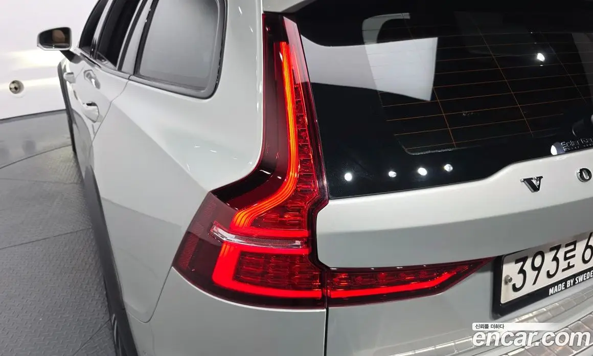 Volvo V60 2020 2.0 автомат (гидро), фото 8 Volvo V60 2020 2.0 автомат (гидро), фото 8