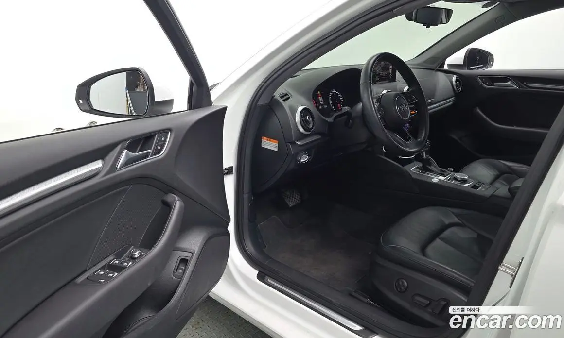 Audi A3 2018 2.0 автомат (гидро), фото 13