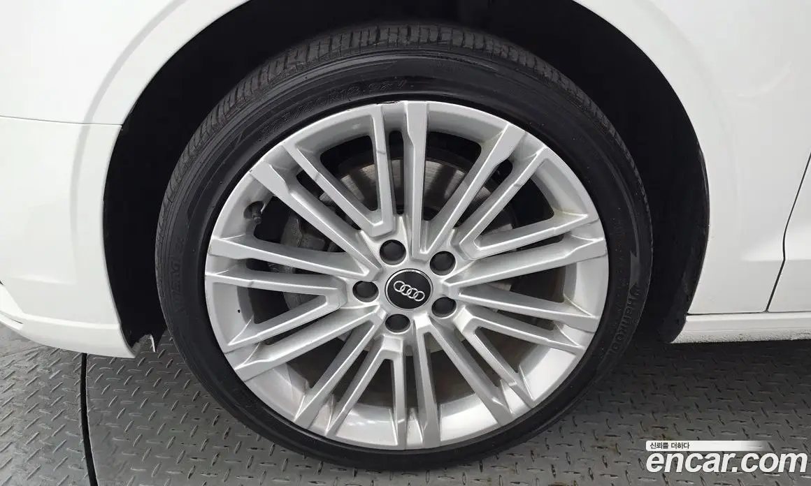 Audi A3 2018 2.0 автомат (гидро), фото 5